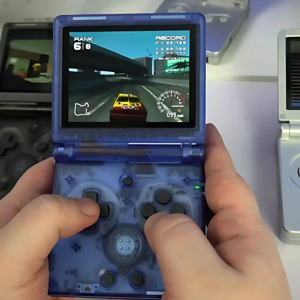 console RG35XXSP fermée avec design clamshell bleu translucide