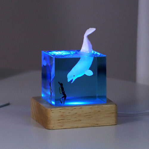 Veilleuse cube en résine scène océan — 5 sujets marins, socle lumineux USB