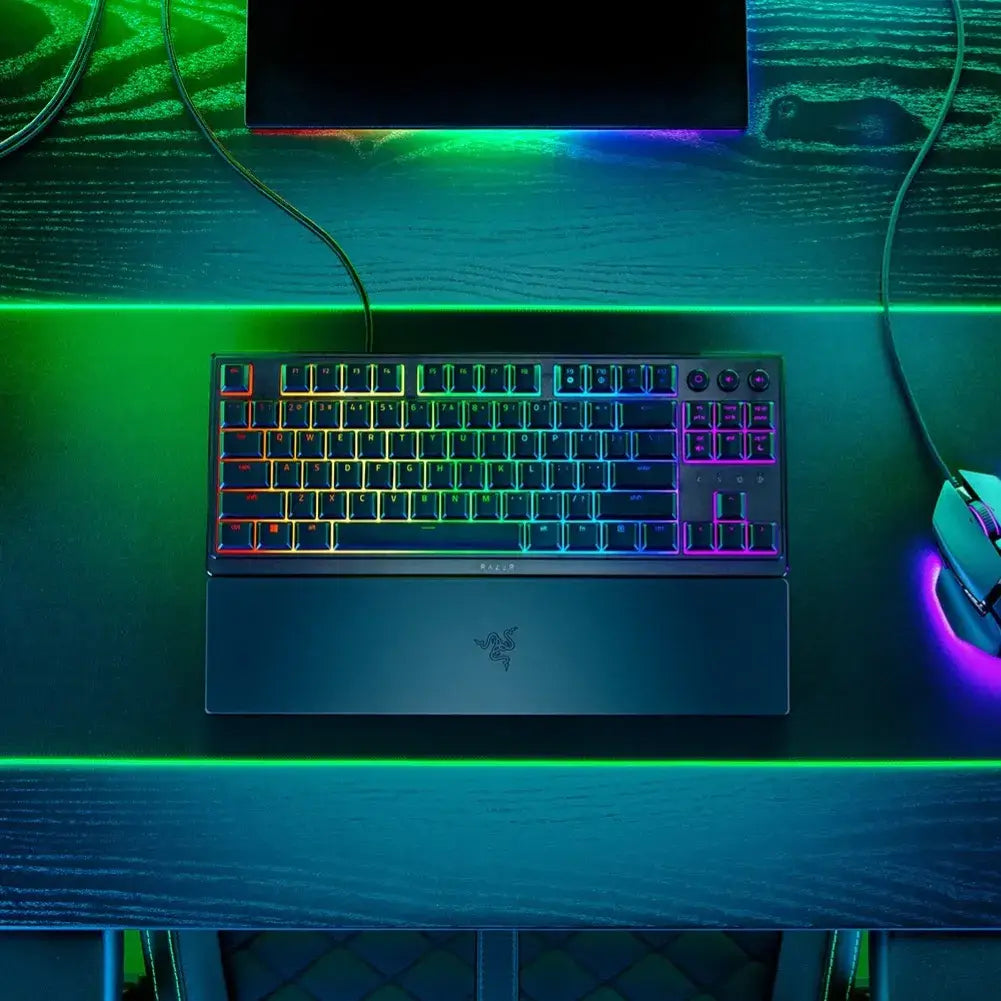 Clavier compact TKL Razer Ornata V3 en configuration gamer