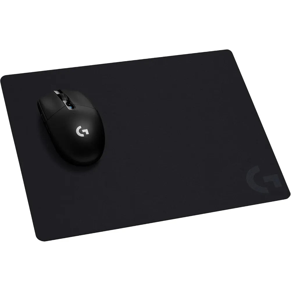 Tapis de souris Logitech G G440 avec souris sans fil sur fond noir, conçu pour la précision et la vitesse.