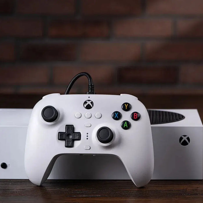 Komfort und Ergonomie für lange Gaming-Sessions. — 8BitDo Ultimate Wired - Controller für Xbox & PC, hohe Präzision