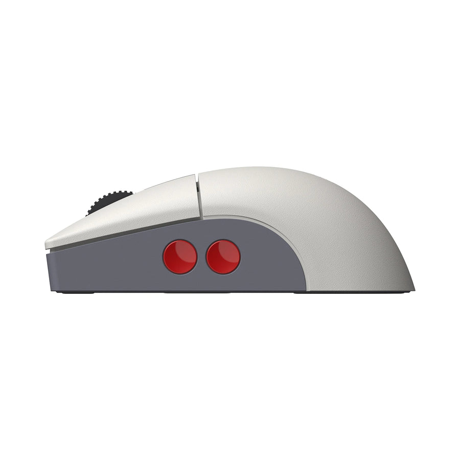 Maus 8BitDo Retro R8 N Edition in Seitenansicht, zwei rote Seitentasten