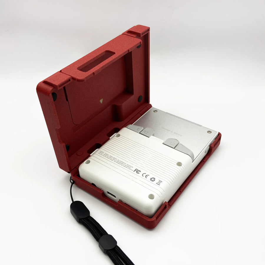 Rote 3-in-1-Hülle für TrimUI Brick als Ständer