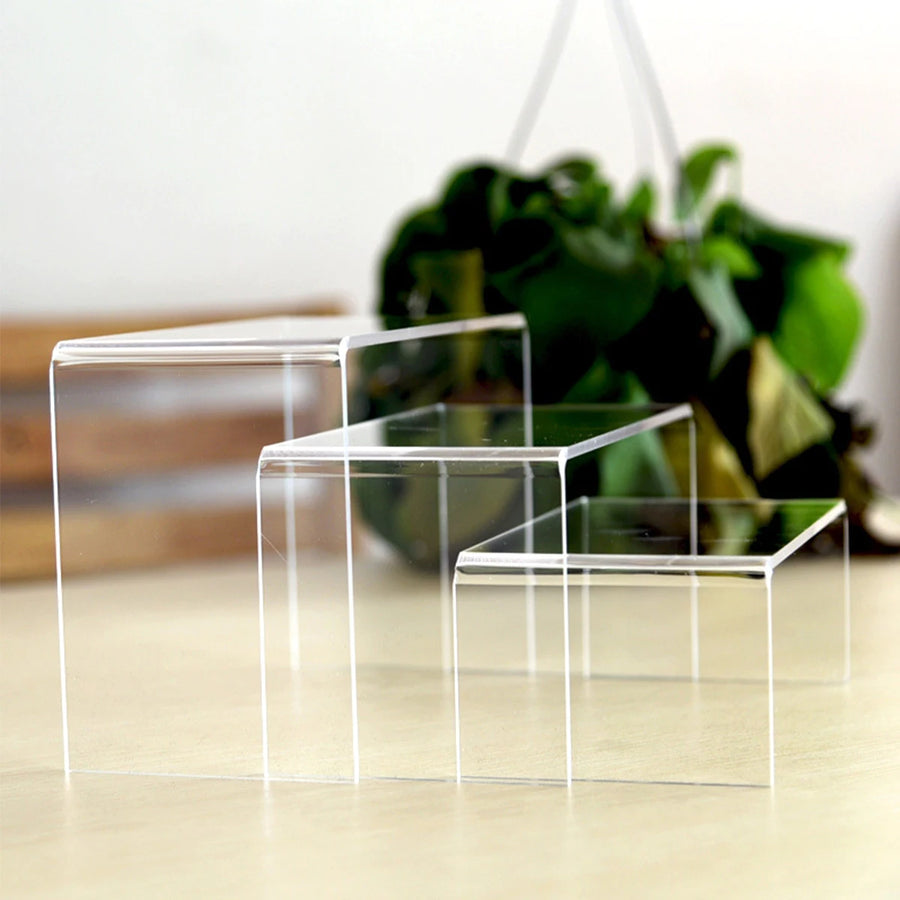 Présentoir acrylique transparent en forme de U pour figurines, cartouches et objets de collection — visuel 8