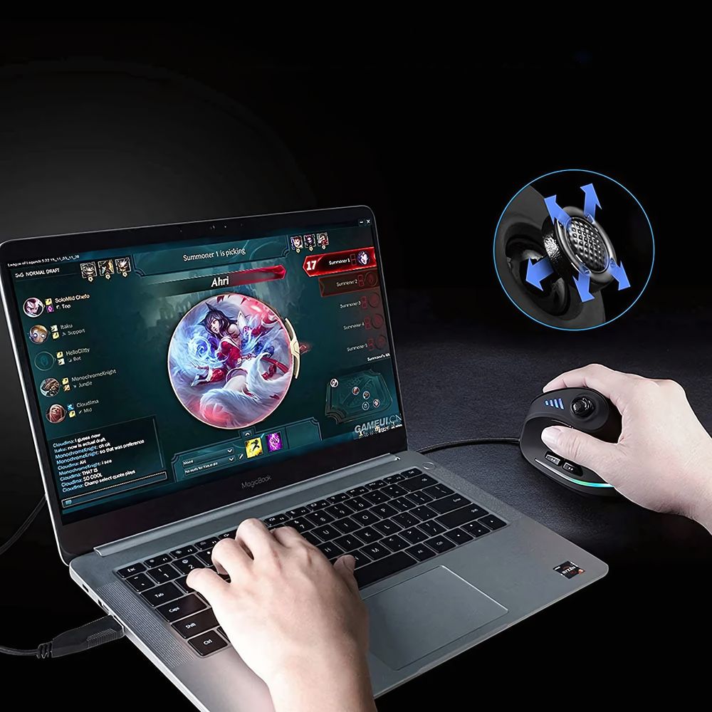 Souris Gaming Filaire Vertical jouant à league of legends