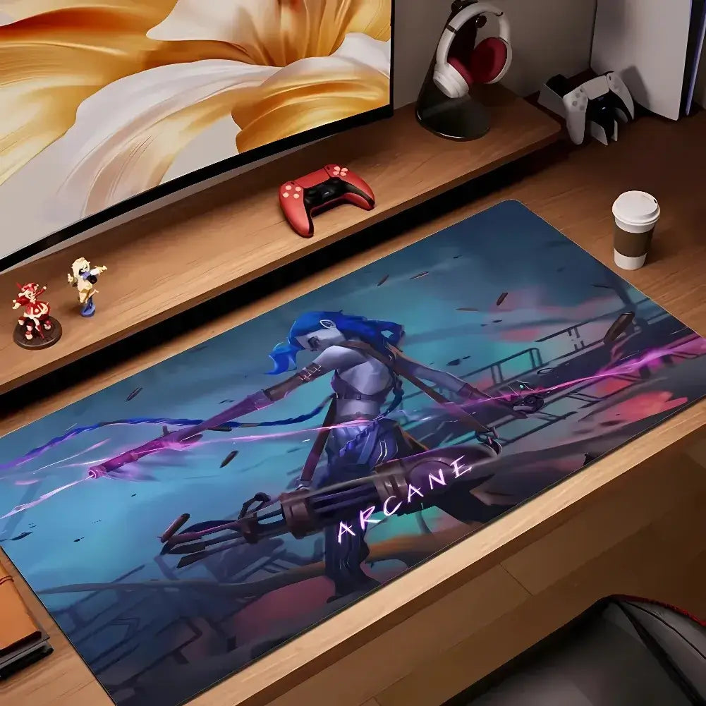 Tapis de souris Jinx La Gâchette Folle sur bureau gaming  
