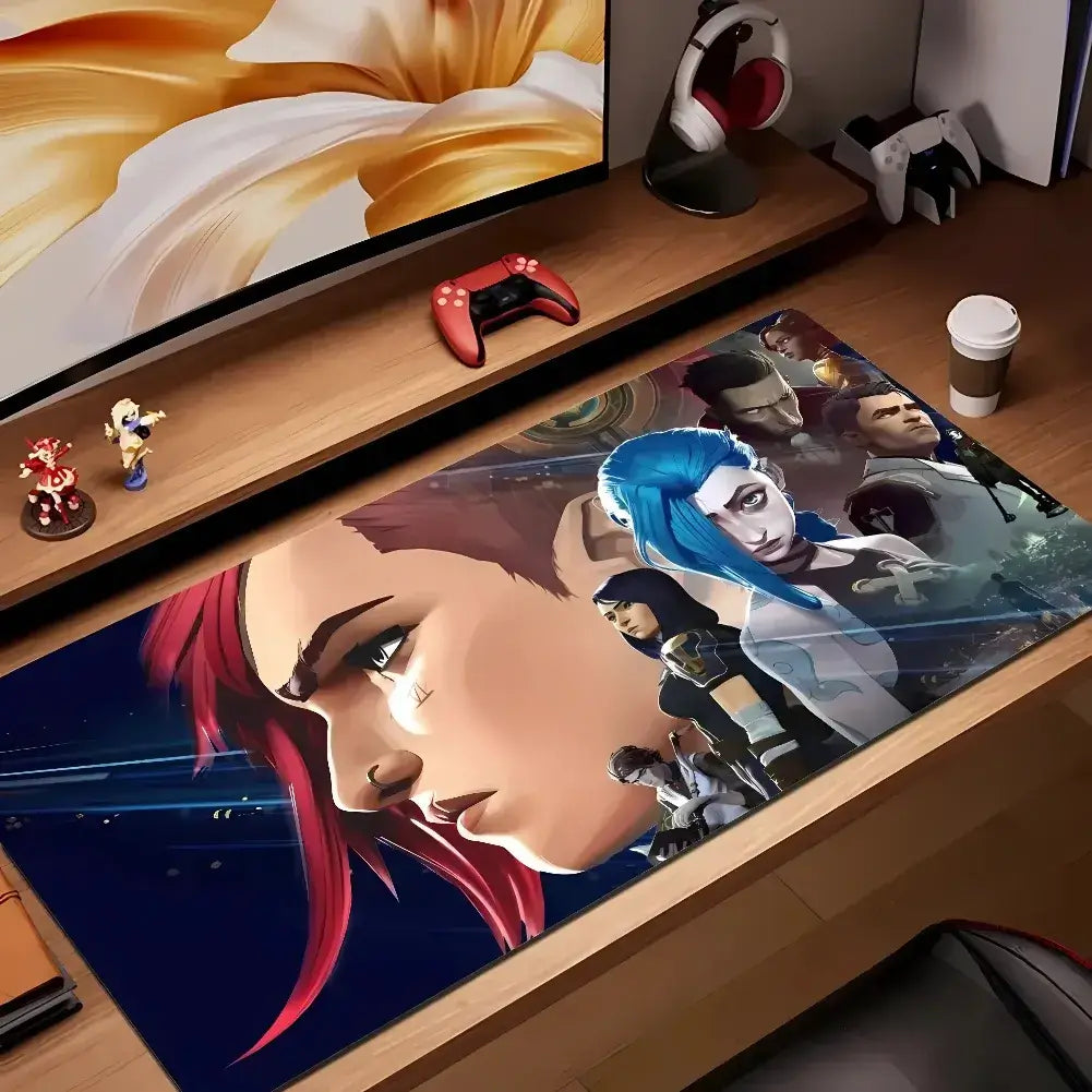 Tapis de souris Arcane fond noir sur bureau gaming 
